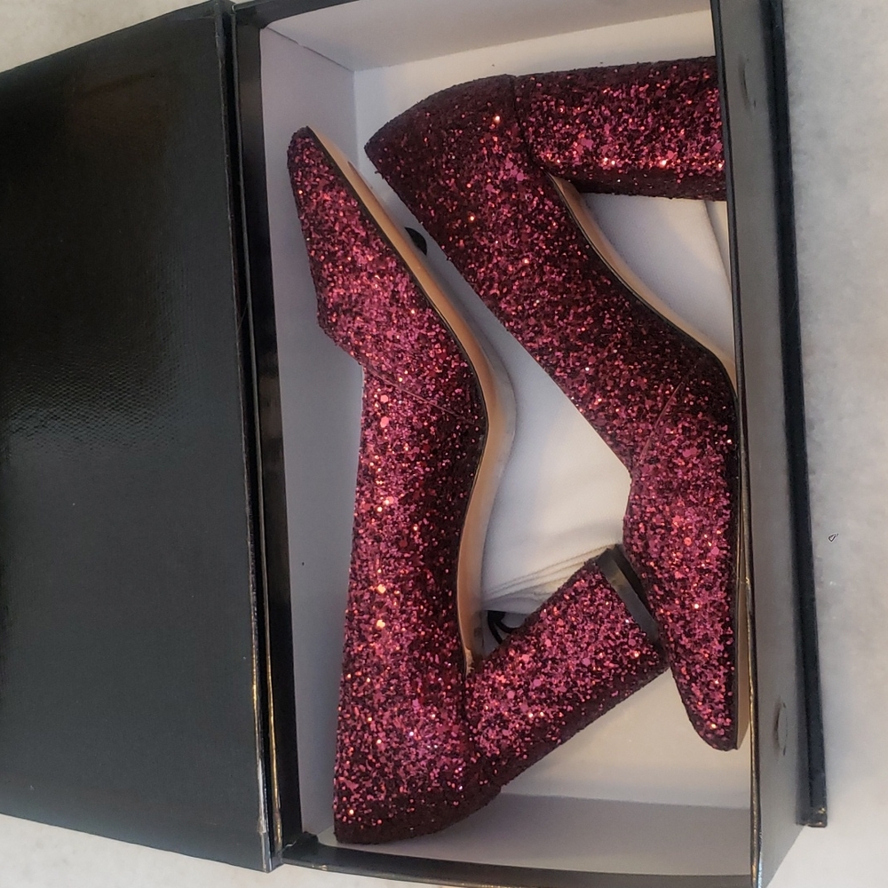 BRAND NEW ALICE + OLIVIA DEMETRA PUMP